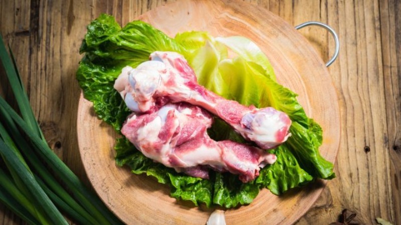 Xương ống heo tươi